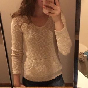 Hooded lightweight sweater w/ pocket